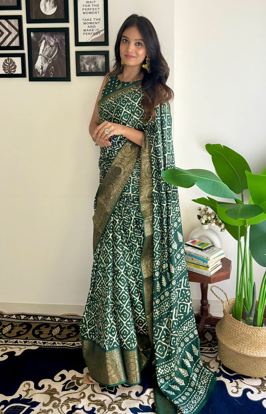 Villagius Partywear, Silk, Zari, New, Festive, Printed, Influencer Zari Partywear Pashmina Silk Green Color AARTI_GREEN Saree