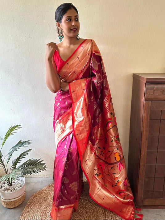 Villagius Golden Elegance Banarasi Silk Saree